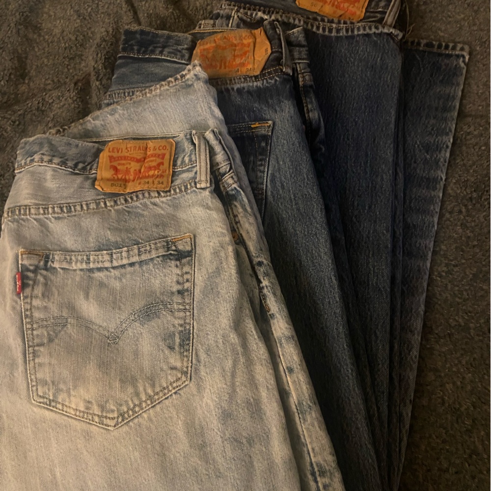 Levi's Men's Light and Dark Wash Jeans vintage 501…. The price is per one pair.